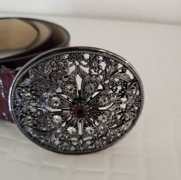 White House/Black Market women's belt - Picture 2 of 8